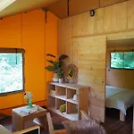 Rcn La Ferme Du Latois Campsite 4*