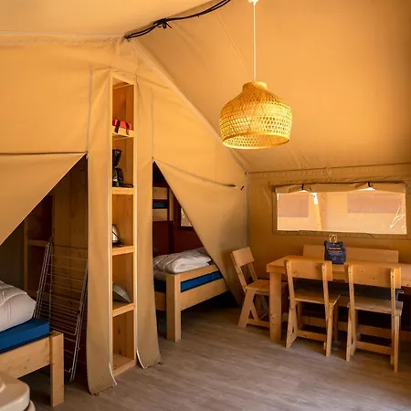 Rcn La Ferme Du Latois Campsite 4*