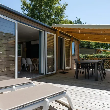 Rcn La Ferme Du Latois Campsite 4*